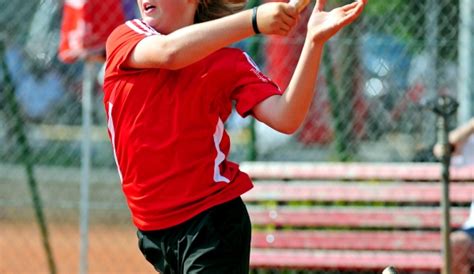 Get an overview of major world indexes, current values and stock market data. Schürz glatt ins Finale · tennisnet.com
