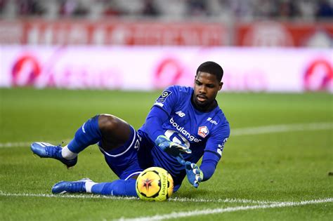 Ac milan is delighted to announce the signing of french player mike maignan from losc lille, who will be joining the club starting from 1 july 2021. Mike Maignan roi des clean-sheets en Ligue 1 Uber Eats ...