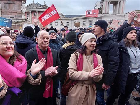 Gr Te Potsdamer Demo Seit Jahren Tausende Menschen Stellen Sich Auf Dem Alten Markt Gegen