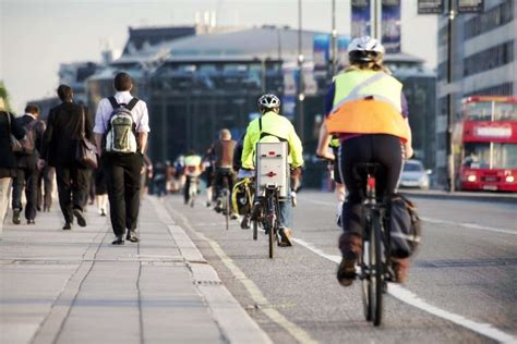 City Cycling Avoiding The Risks