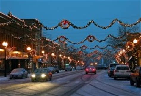 There are so many different scents you can use to fill the air with a delightful holiday smell. Town Street Christmas Decorations Pictures, Photos, and ...