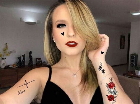 Aqui tem várias fotos raras,recentes,antigas mais rara e etc da larissa manoela!❤. Pins De Larissa Manoela De Rock (Edit) | Larissa manoela
