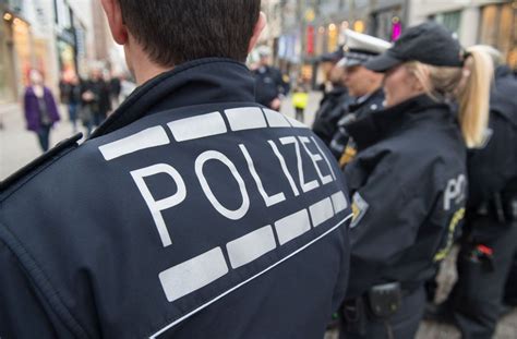 Mannheim 23 Jähriger Tritt Polizistin Bewusstlos Baden Württemberg