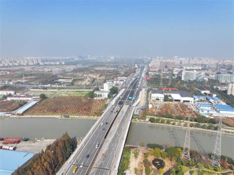 杨高北路（洲海路 金海路）改建工程明日主线通车 20公里路通行由45分钟缩至20分钟