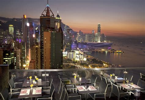 The 14 Best Rooftop Bars In Hong Kong For Outdoor Drinking With A View