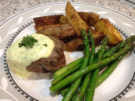 Filet Mignon In Bernaise Sauce With Roasted Potatoes And Sautéed