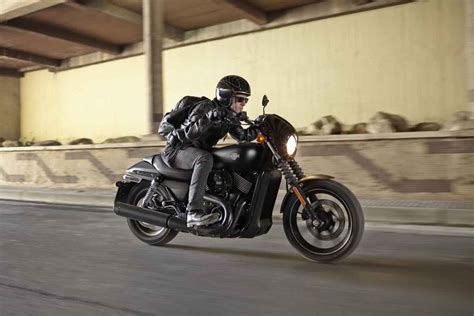 Took a harley davidson iron 883 out for a ride. Beginner Motorcycles that Don't LOOK Like Beginner Motorcycles