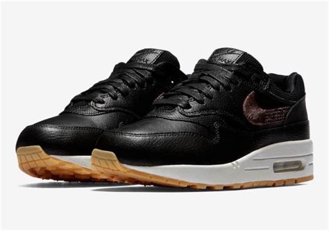 This Nike Air Max 1 Premium Comes With Corduroy Accents •