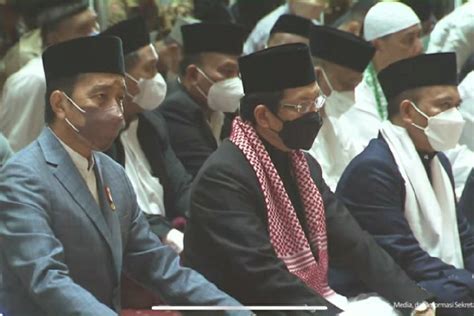 Sholat Idul Adha Di Masjid Istiqlal Jokowi Diapit Prabowo Dan Imam Besar