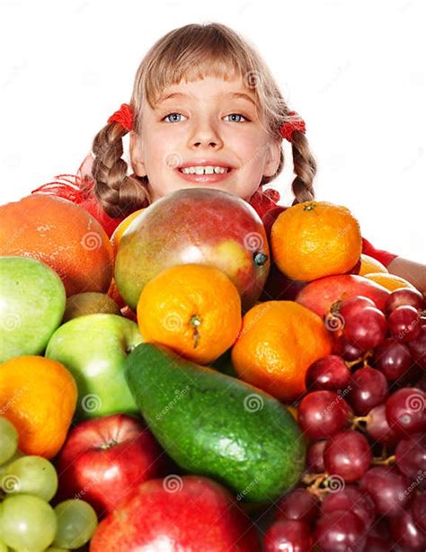 Het Meisje Van Het Kind Met Groep Fruit Stock Foto Image Of Voorwerp