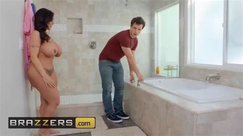 Inlked Thicc Step Mom Sheridan Love Fucks In The Bath Brazzers Free
