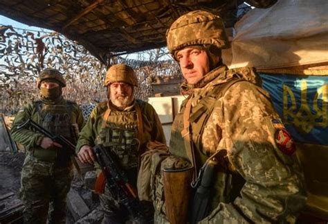 Robert habeck steht zu annalena baerbock und verneint wechsel des kanzlerkandidaten. Ukraine: Bundesregierung lehnt Waffenlieferungen ab - DER ...