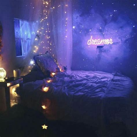 10 Cozy And Dreamy Bedroom With Galaxy Themes Homemydesign Galaxy Bedroom Space Themed
