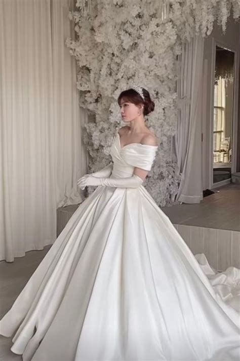 Wedding Dress With Gloves Çarpıcı Gelinlikler Vintage Gelinlikler Düğün