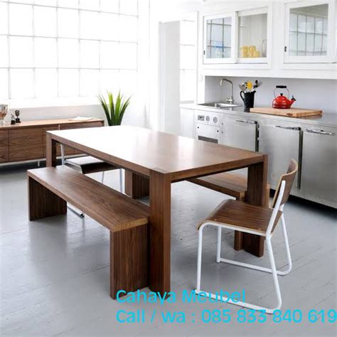 Jika anda merasa harga meja makan jati minimalis memiliki harga yang terlalu mahal, mungkin ada baiknya anda memilih model meja makan minimalis lainnya dengan harga yang relatif lebih murah. Meja Makan Minimalis Modern Jati | Cahaya Mebel Jepara