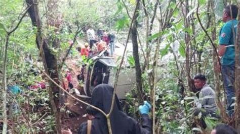 Fakta Fakta Bus Wisatawan Semarang Terjun Ke Jurang Di Magetan Orang