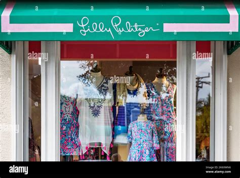 Lilly Pulitzer Storefront Hi Res Stock Photography And Images Alamy