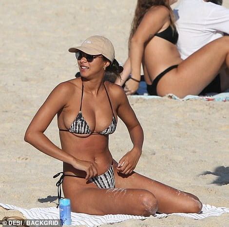 Victoria S Secret Angel Lais Ribeiro And Husband Joakim Noah Share A Kiss On The Beach In