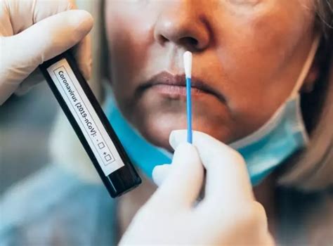 يُصيب فيروس كورونا الرئتين، وتظهر أعراض رئيسية هي: أهم 6 معلومات عن السلالة الجديدة لفيروس كورونا فى بريطانيا ...