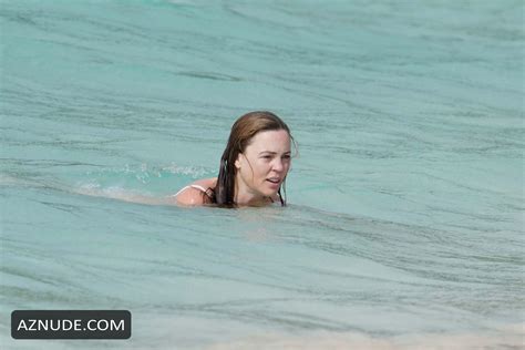 Melissa George Shows Off Her Figure While Out Vacationing With Her