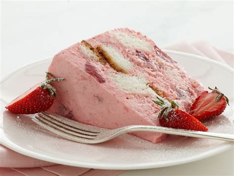 · fresh strawberry cake with strawberry buttercream ~ a strawberry lovers dream come true. Recipe: Angel Strawberry Bavarian | Duncan Hines Canada®