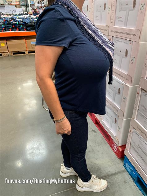 Big Box Store Meets Little Woman With Giant Boobs Rgigantomastiafactory