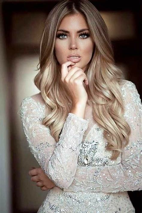 Pin By Claire On Beautiful Women Dark Blonde Hair Color Hair Styles