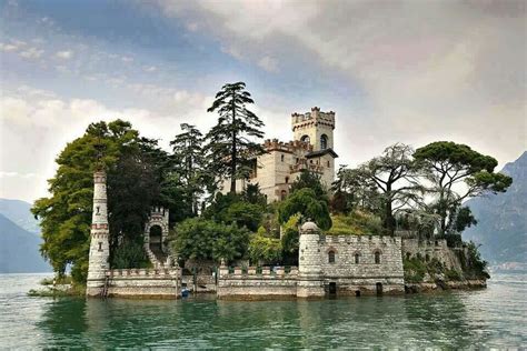 Castle In The Middle Of A Lake Italy Incredible Places Lake Iseo