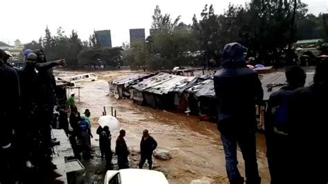 صور الفيضانات تجتاح كينيا وإجلاء المئات بسبب استمرار هطول الأمطار