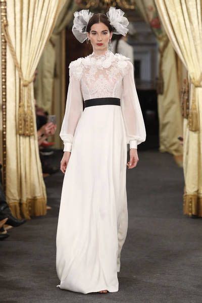 So lassen sich die kosten für das kleid reduzieren und das budget eurer hochzeit etwas schonen. 41 umwerfende Brautkleider für die Winterhochzeit - Warm ...