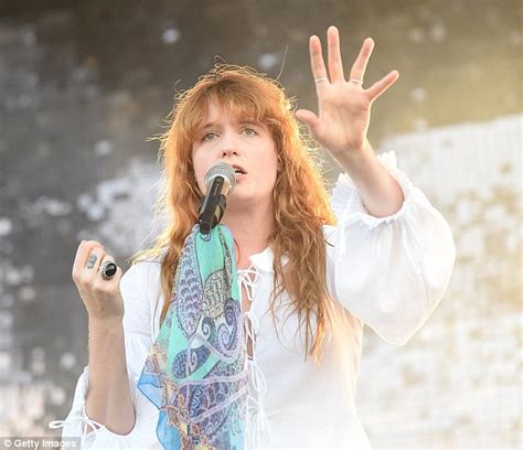 Florence And The Machine To Replace Foo Fighters At Glastonbury Daily Mail Online