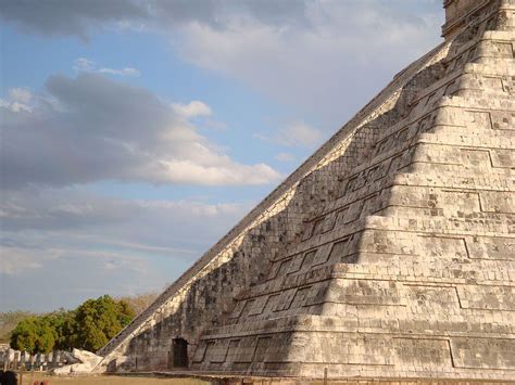 Kukulkán La Serpiente Emplumada Deidad Del Mundo Maya