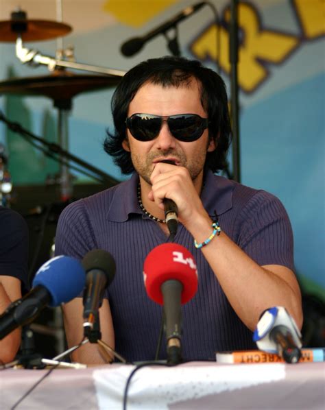 He is the lead vocalist of okean elzy, a rock band in ukraine. Святослав Вакарчук - фото, фотографии, фотки, обои ...