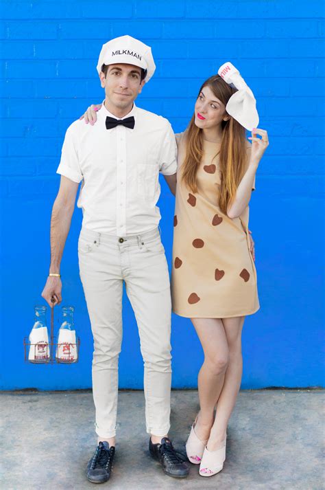 Mom and child halloween costume: DIY Cookies + Milk Couples Costume - Studio DIY
