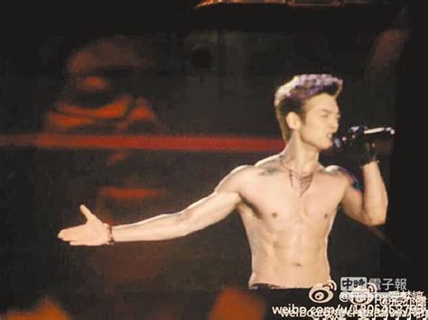 辰亦儒 （ calvin chen ，1980年11月10日 － ），本名 陳奕儒 ， 臺灣 臺北市 出生， 臺灣 男藝人；2004年參加 加拿大 溫哥華 sunshine boyz 獲得冠軍之後出道。. 辰亦儒上空 澳門軋露點炎亞綸 - 每日頭條