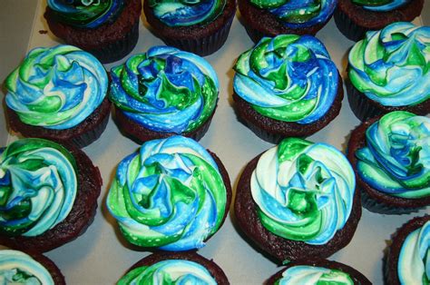 Chocolate Cupcakes With Blue And Green Frosting Chocolate Cupcakes