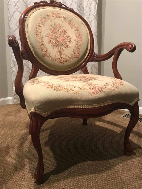 With over 14 lots available for antique victorian chairs and 8 upcoming auctions, you won't want to miss out. Victorian Parlor Chair