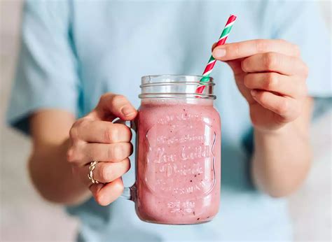 The Worst Smoothie Habits For Abdominal Fat Say Dietitians — Eat This Not That