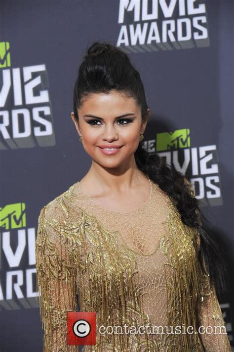 Selena Gomez 2013 Mtv Movie Awards 17 Pictures