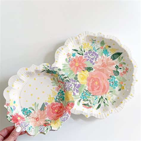 May 05, 2020 · the peonies are made from white crepe paper and painted with watercolors, resulting in lovely delicate paper flowers that look almost real. The Pioneer Woman Spring Flowers Paper Plates - Walmart Finds