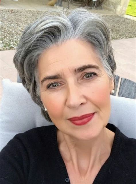 Glamorous Grey Hairstyles For Older Women