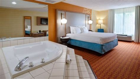 35 Michigan Hot Tub Suites And Hotels With In Room Jacuzzi