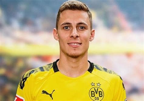 Eden hazard with his three brothers thorgan also joined his brother eden in the belgium squad for world cup in russia in the summer of 2018. Thorgan Hazard - Who Is He and Is He As Good As Eden? 5 ...