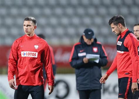 Jakub świerczok is a polish professional footballer who plays as a striker for the polish ekstraklasa club piast gliwice. DEDUCTOR