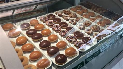 Krispy kreme donuts are yummy, and even better when you can score some free or cheap with a coupon! Производство пончиков Krispy Kreme - YouTube