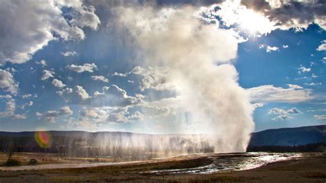 18 fascinating facts about yellowstone national park advnture