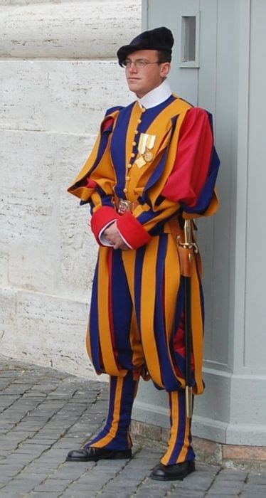 Roberto mancini, sélectionneur de l'équipe d'italie, au micro de la rai: Swiss Guard, Vatican City | Swiss guard, Italy travel rome ...