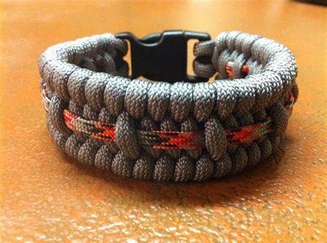 This instructable is my variation of the ladder rack or trilobite bracelet. Paracord | Ladder Rack Trilobite Bracelet | Paracord ...