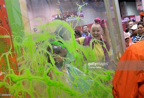 Social Influencer Nickelodeon Star Jojo Siwa At The Nickelodeon Booth