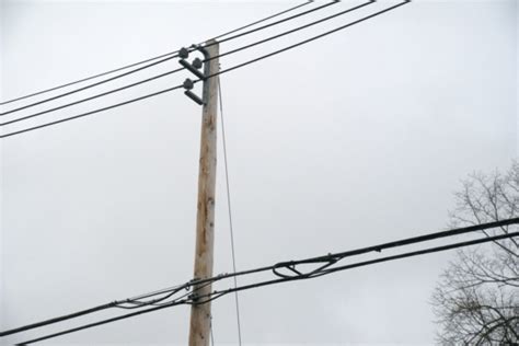 Electrical Engineering Cable Loops Between Utility Poles